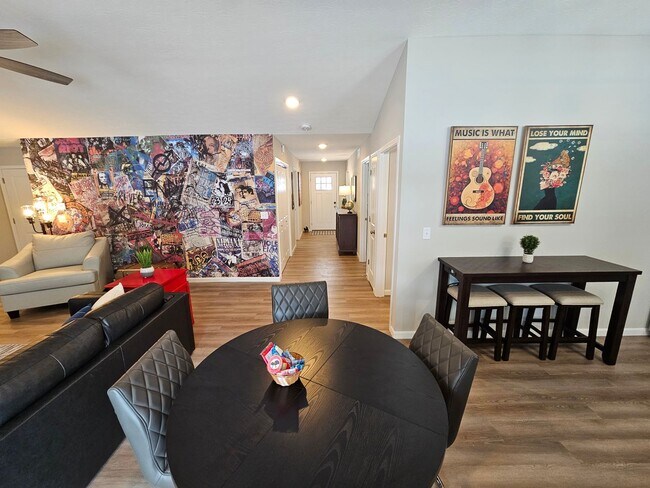 Building Photo - 814 Pierson Rd