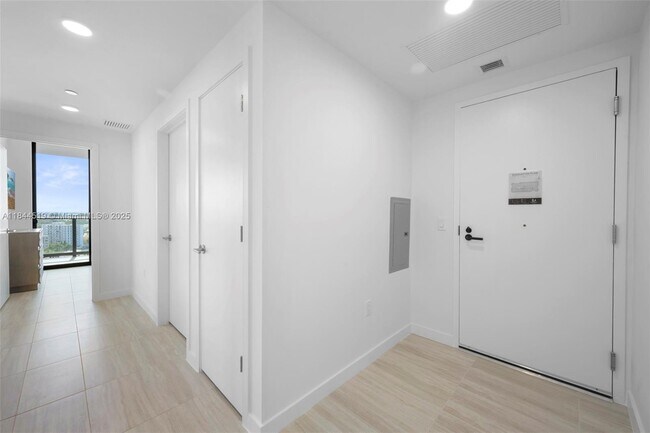 Building Photo - 580 72nd St