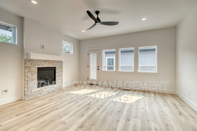 Building Photo - 1806 S Manitou Ave