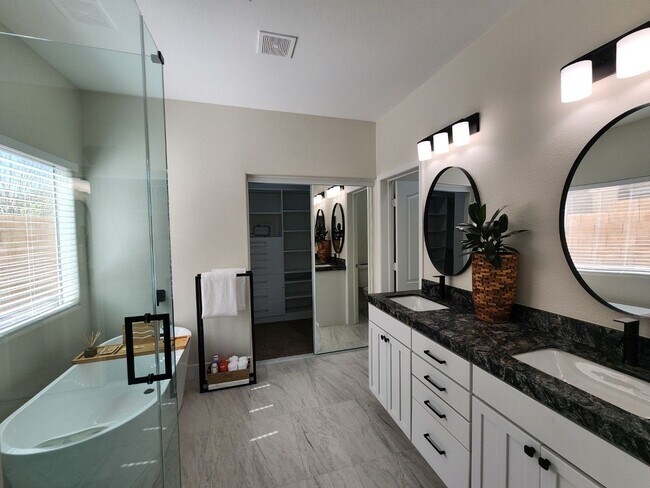 Building Photo - In the Heart of Green Valley Ranch