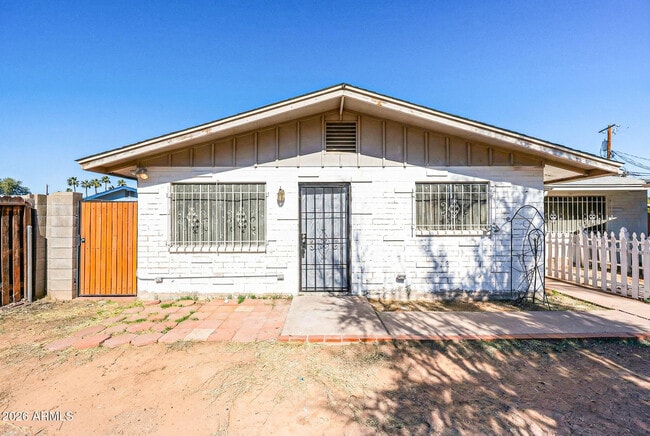 Building Photo - 2226 W Heatherbrae Dr