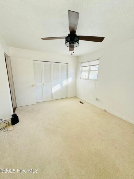 Building Photo - 1109 Mary Ln