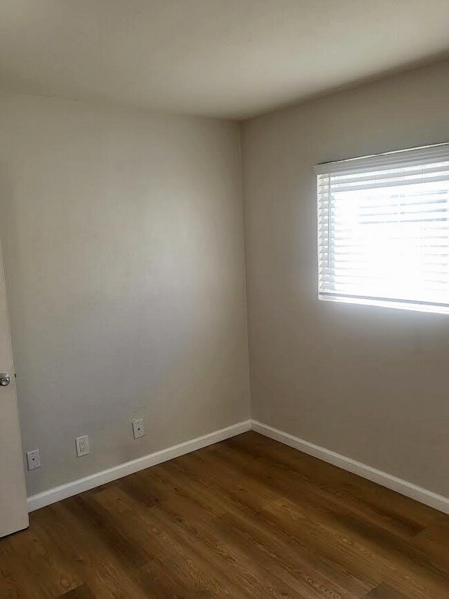 Building Photo - "Chic Palm Springs Retreat: 2BR/2BA"