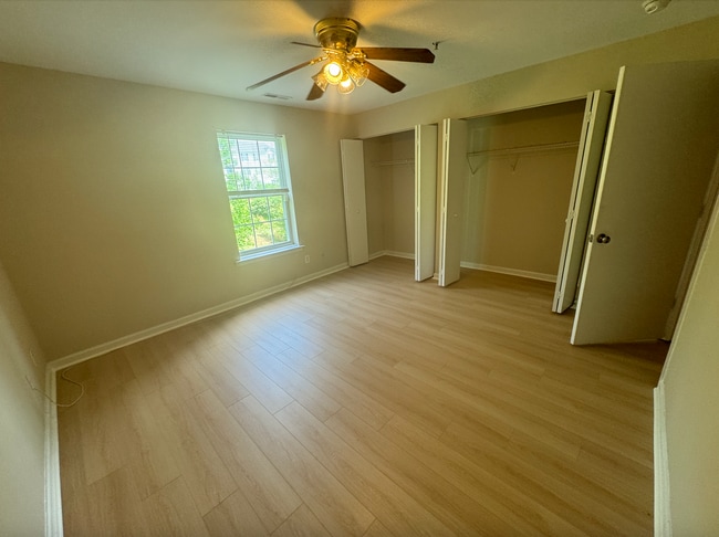 Building Photo - 61 Fern Oak Cir