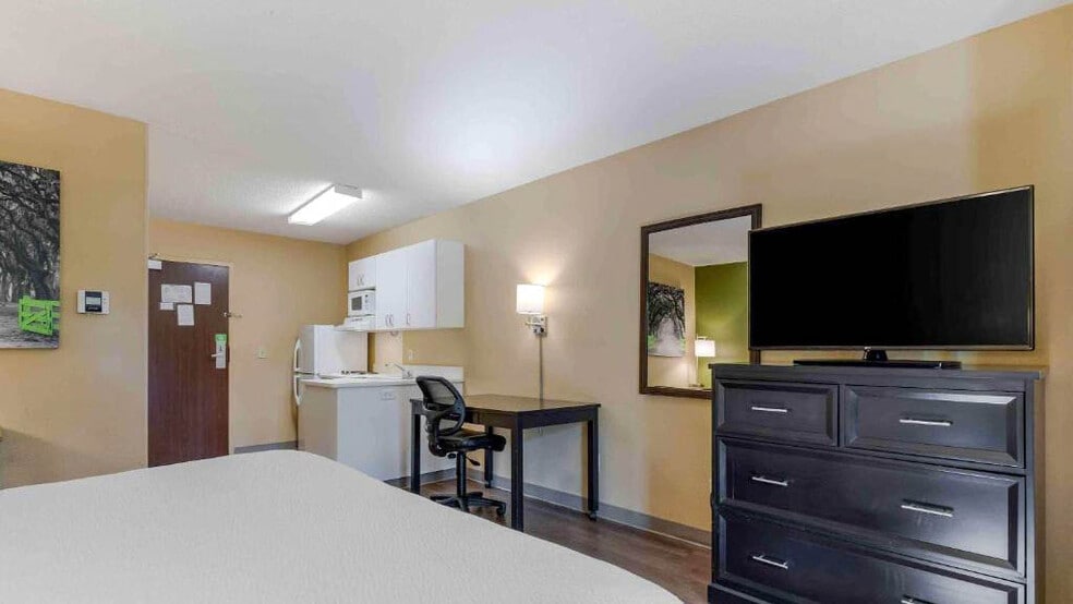 Building Photo - 9651 Seward Rd