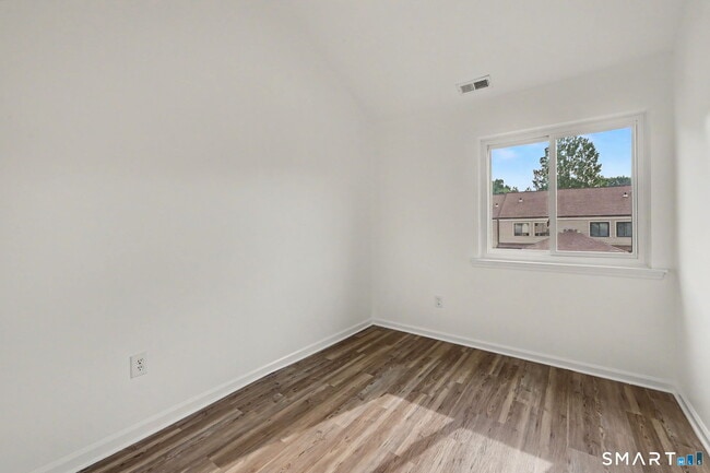 Building Photo - 32 Deer Run