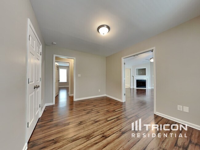 Building Photo - 3012 Brittany Dr