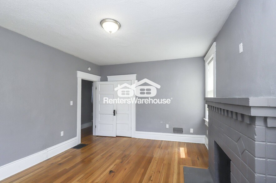 Building Photo - 4105 Oak St