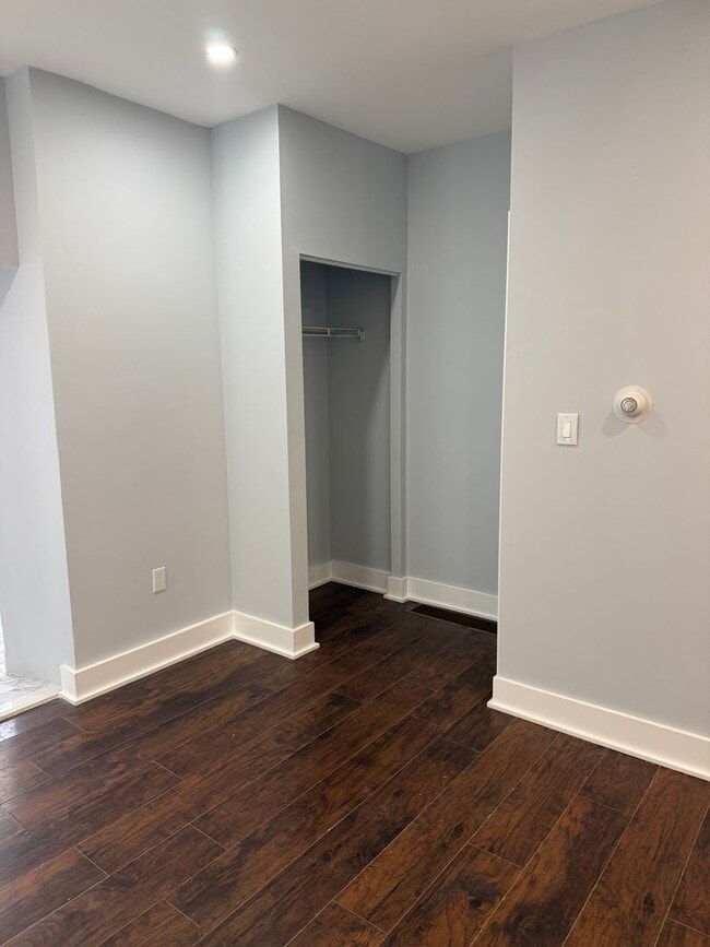 Building Photo - Charming 2-Bedroom Home in Port Richmond Available For Rent!