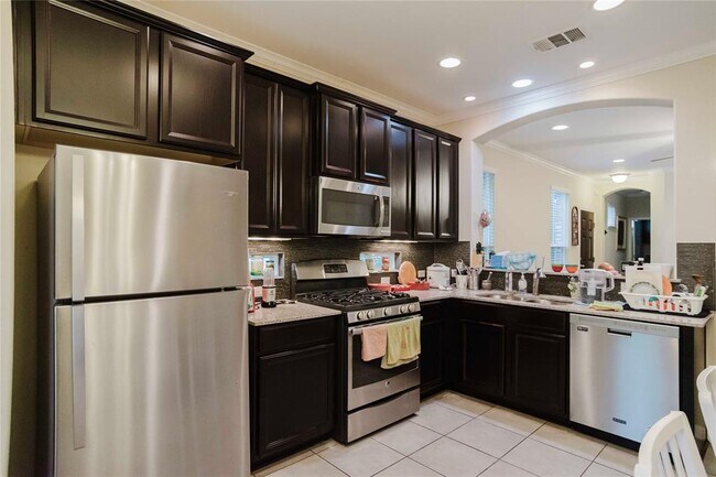 Building Photo - 13400 Briarwick Dr