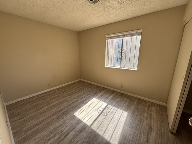 Building Photo - First Floor 2-bed, 2-bath, no carpet here!