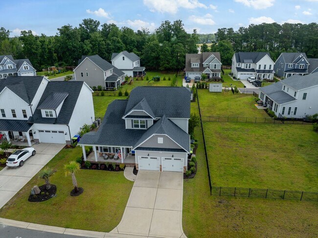Building Photo - Stunning 4 bedroom 2.5 bath home located in Hampstead Wyndwater Community