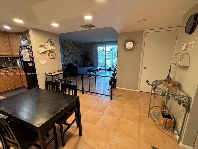 Building Photo - 3650 Inverrary Dr