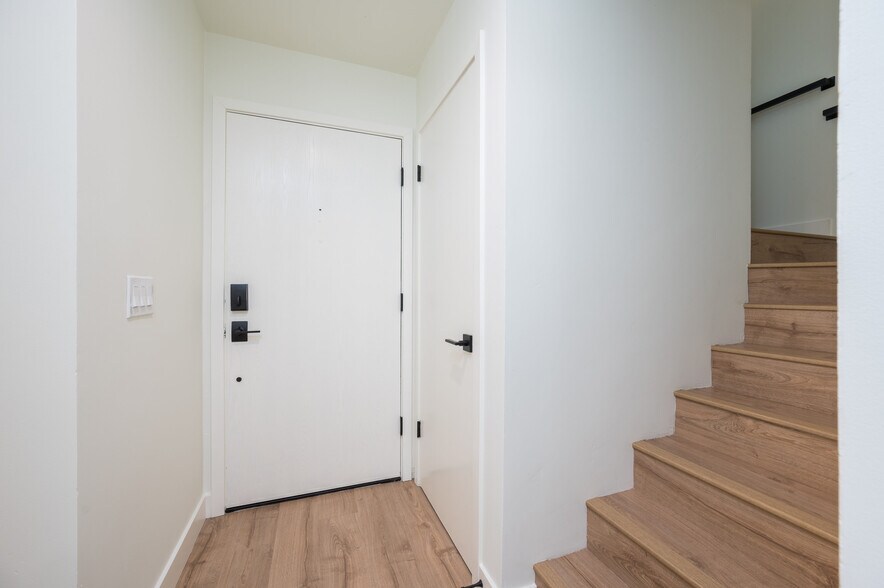 Front Entry / Network Closet - 680 Morro St