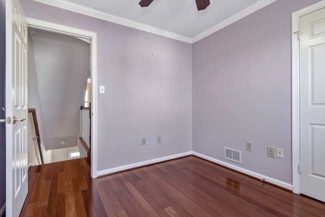 Building Photo - 8015 Merry Oaks Ln