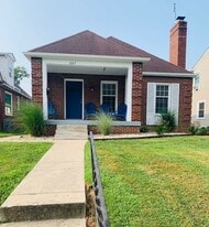 Building Photo - 637 W 44th St