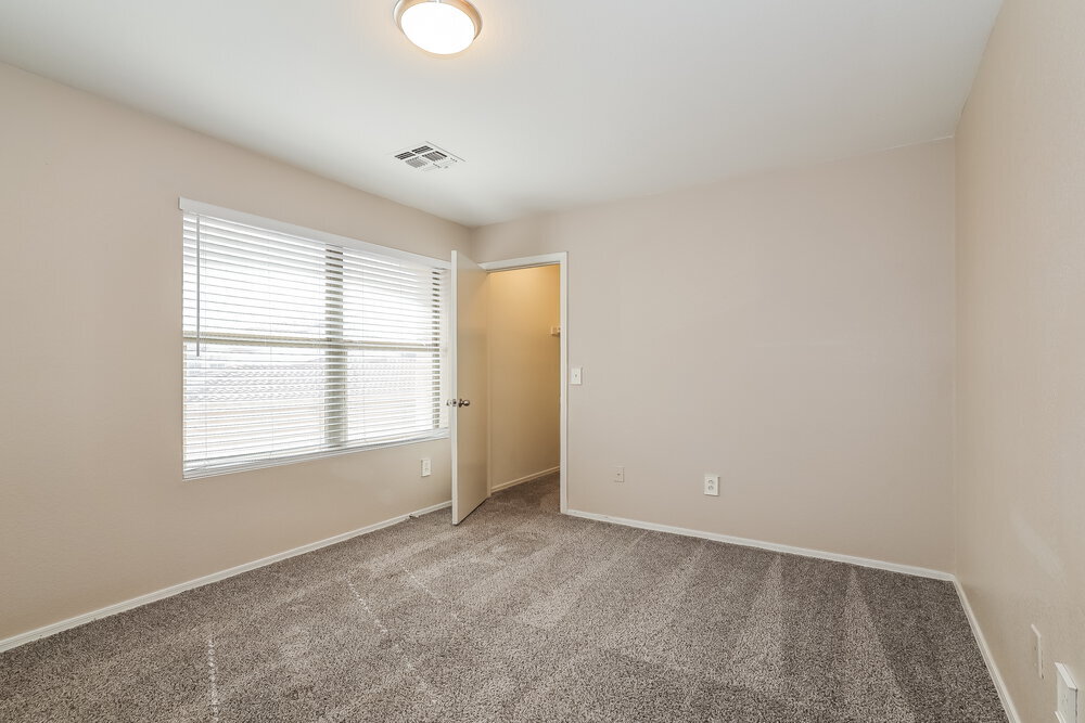 Building Photo - 2809 E Cherry Hills Dr