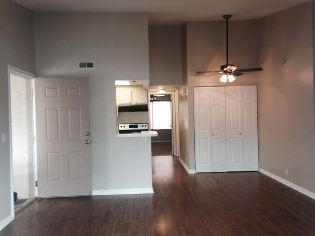 Building Photo - 953 Springcrest Ct