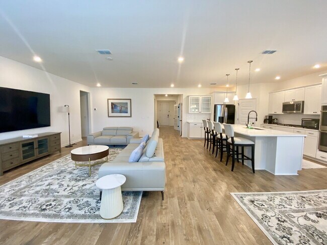 Building Photo - Four Bedroom Single Family Home in The Lak...