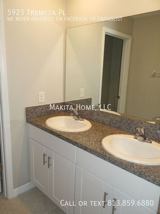 Building Photo - 5923 Tremeza Pl