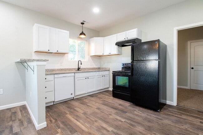 Building Photo - 1601 S Pattie St