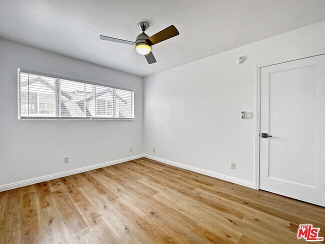 Building Photo - 2841 S Sycamore Ave