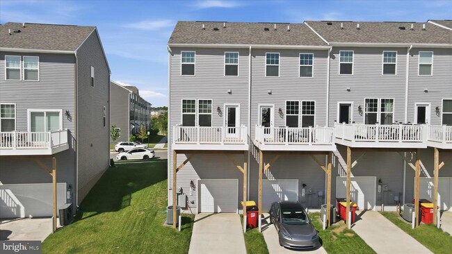 Building Photo - 163 Anthem St