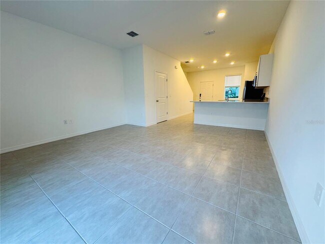 Building Photo - 2923 Skyline Lp