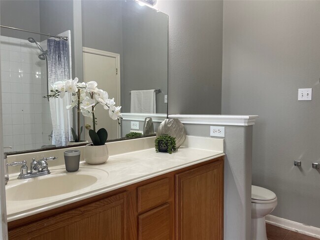 Building Photo - 811 Forest Hillside Ln