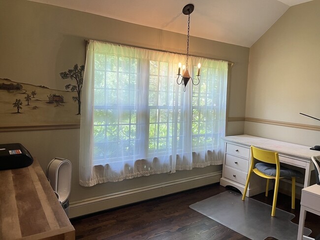 Building Photo - 4 Chestnut St