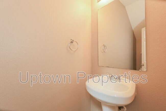 Building Photo - 16115 SW Blue Goose Ln