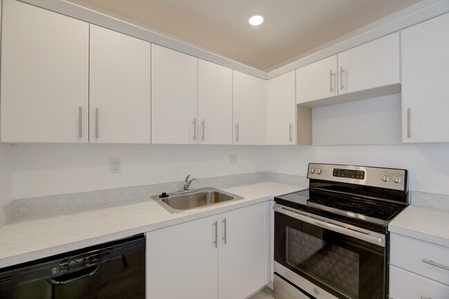 Building Photo - 473 Burgundy N