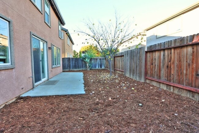 Building Photo - Beautiful 4 Bed 3 full bath Natomas Home!!