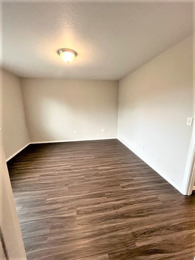 Building Photo - Beautiful 4BR/2BA Single-Level Home in Heart of McMinnville