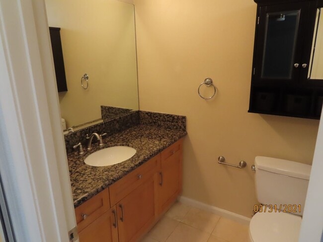 Building Photo - Two Bedroom 2.5 bath Townhome in South Par...
