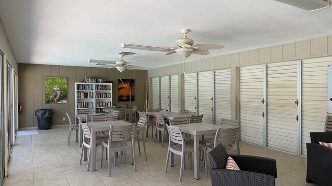 Building Photo - 235 Seaview Ct