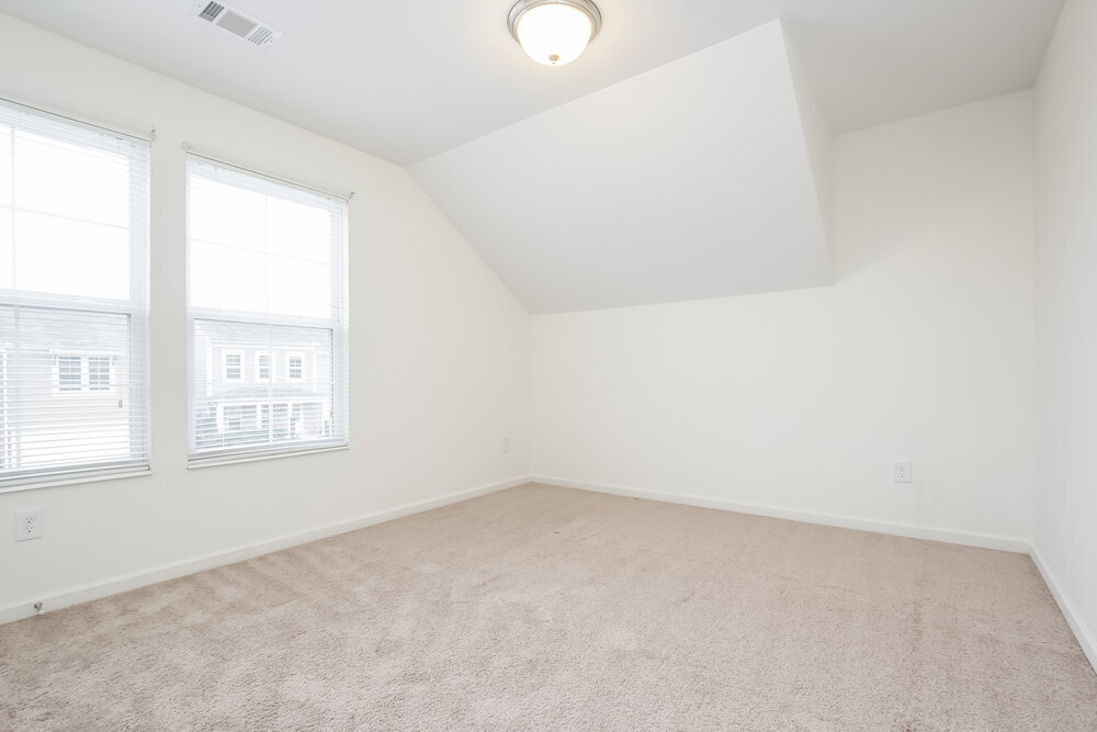 Building Photo - 1577 Shire Village Dr