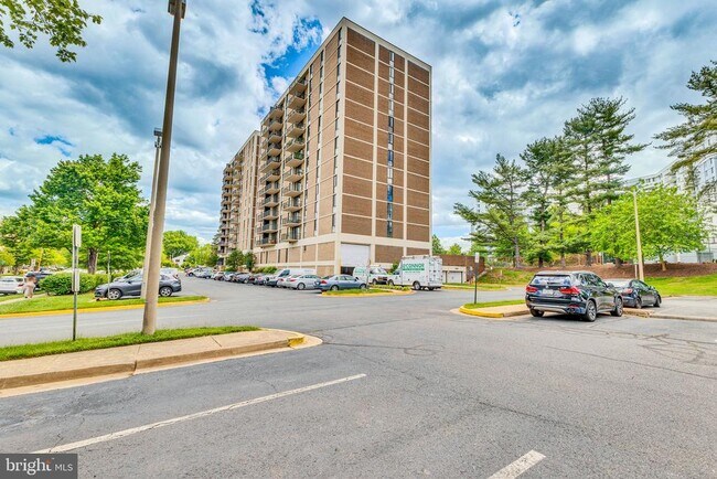 Building Photo - 6800 Fleetwood Rd