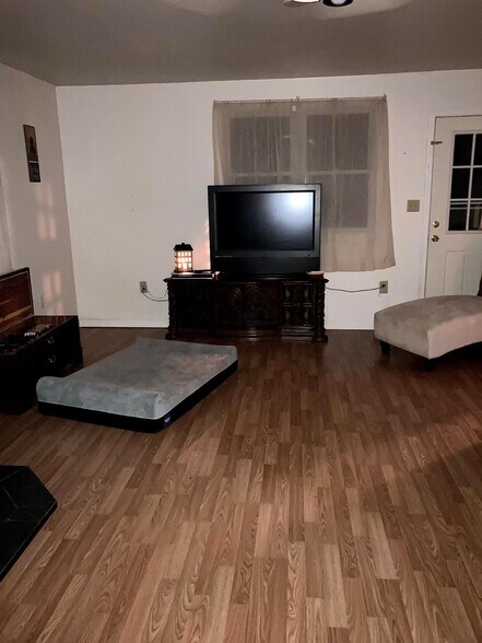 Building Photo - 1132 Shanghai Rd