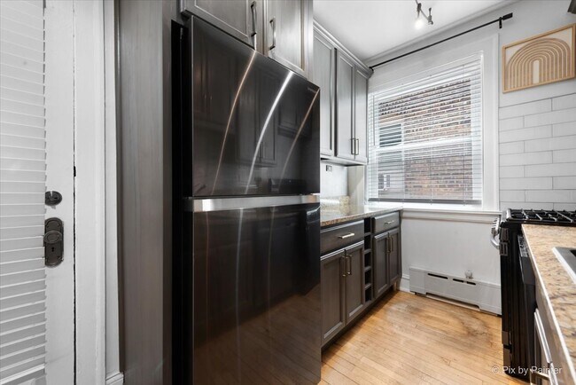 Building Photo - 726 Hinman Ave