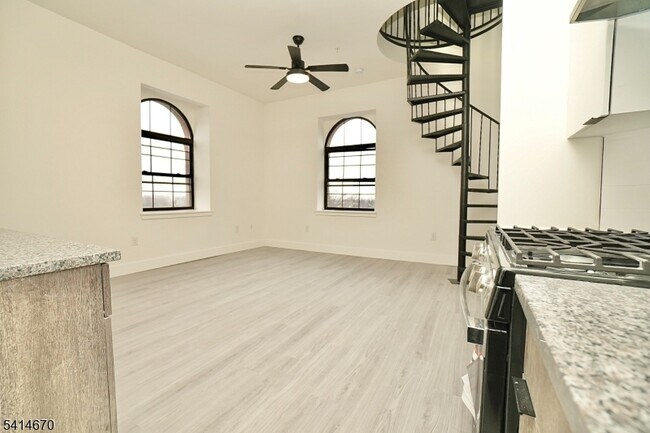 Building Photo - 536 Central Ave