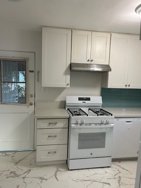 New Stove - 3731 Lewis Ave