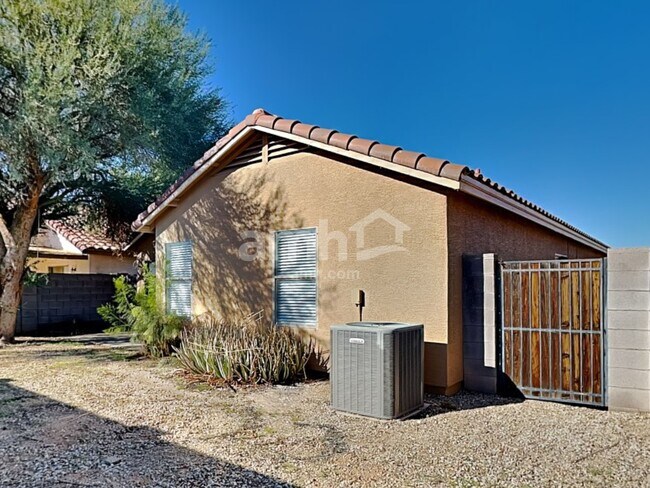 Building Photo - 15617 W Caribbean Ln