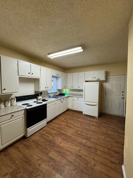 Building Photo - 625 Ross Ave