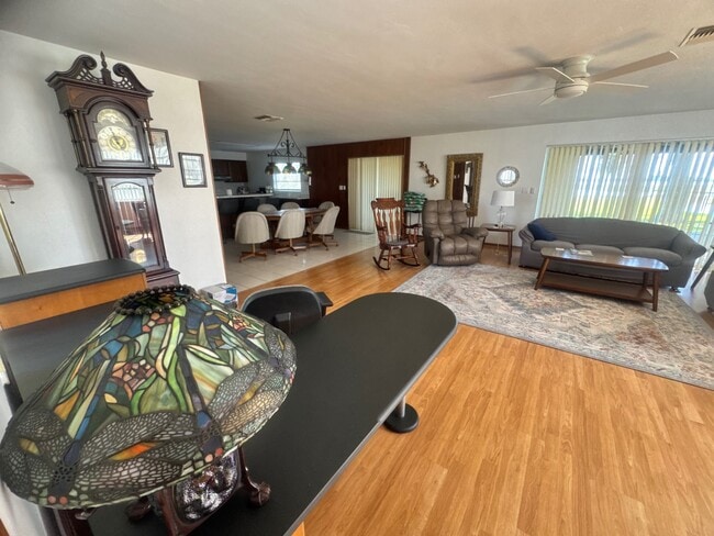 Building Photo - 19 Windy Point Rd