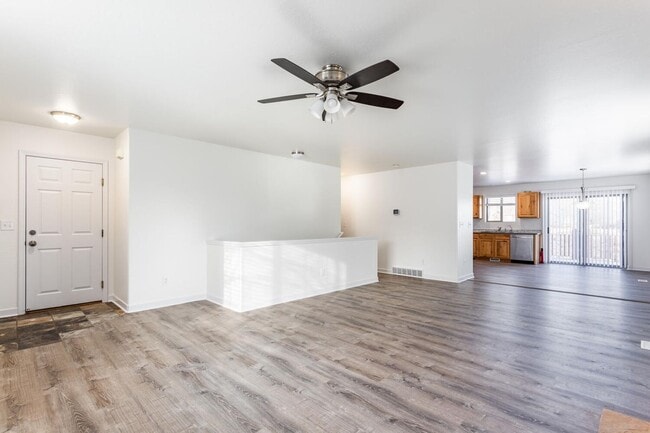 Building Photo - Tranquil Retreat in Trailside
