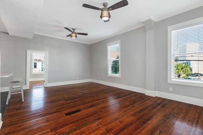 Building Photo - 405 24th St