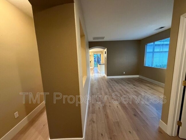 Building Photo - 3424 Babson Dr