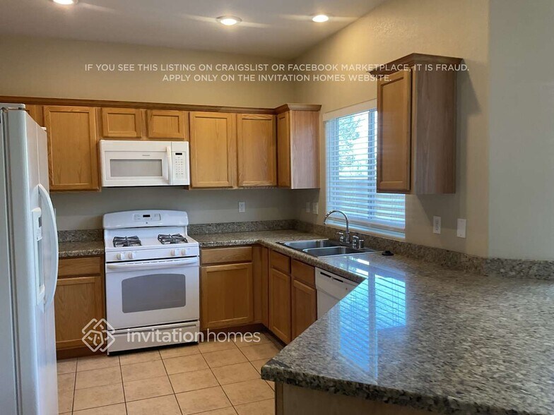 Building Photo - 10928 Salernes St