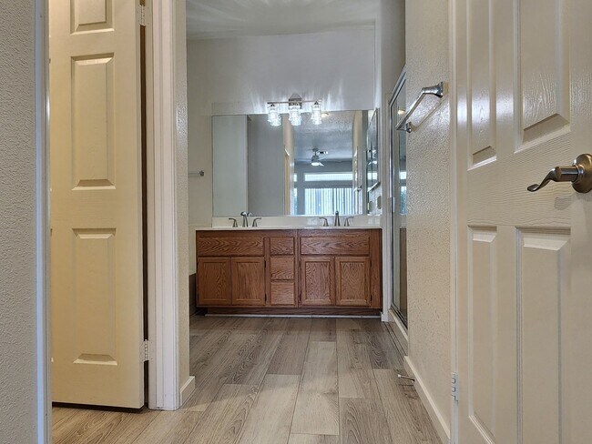Building Photo - SINGLE STORY TOWNHOME-JUST REMODELED